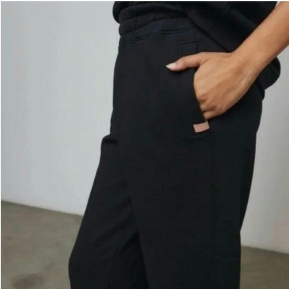 Lunya Black Good In Bed Ladies Joggers Size Small - Picture 2 of 9